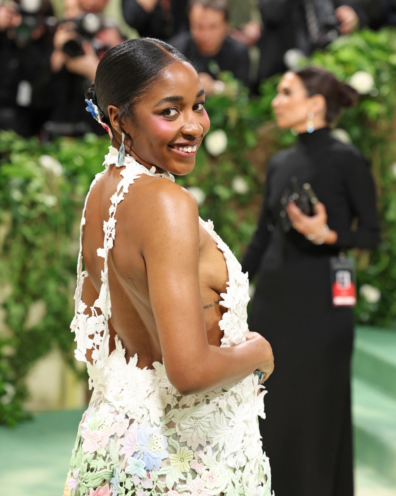 Ayo Edebiri Shines at the 2024 Met Gala with Loewe Floral Masterpiece New York03